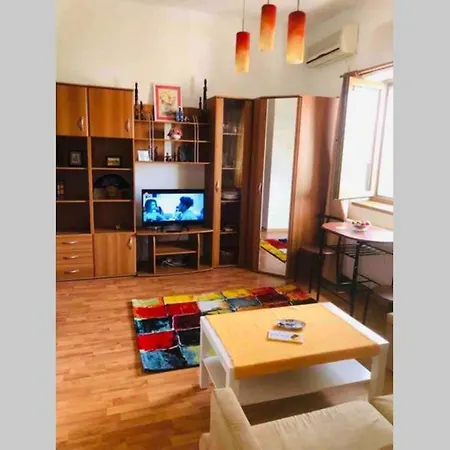 Super Central - Lovely One-Bedroom Apartment On Victoriei Avenue Bucharest Exterior photo